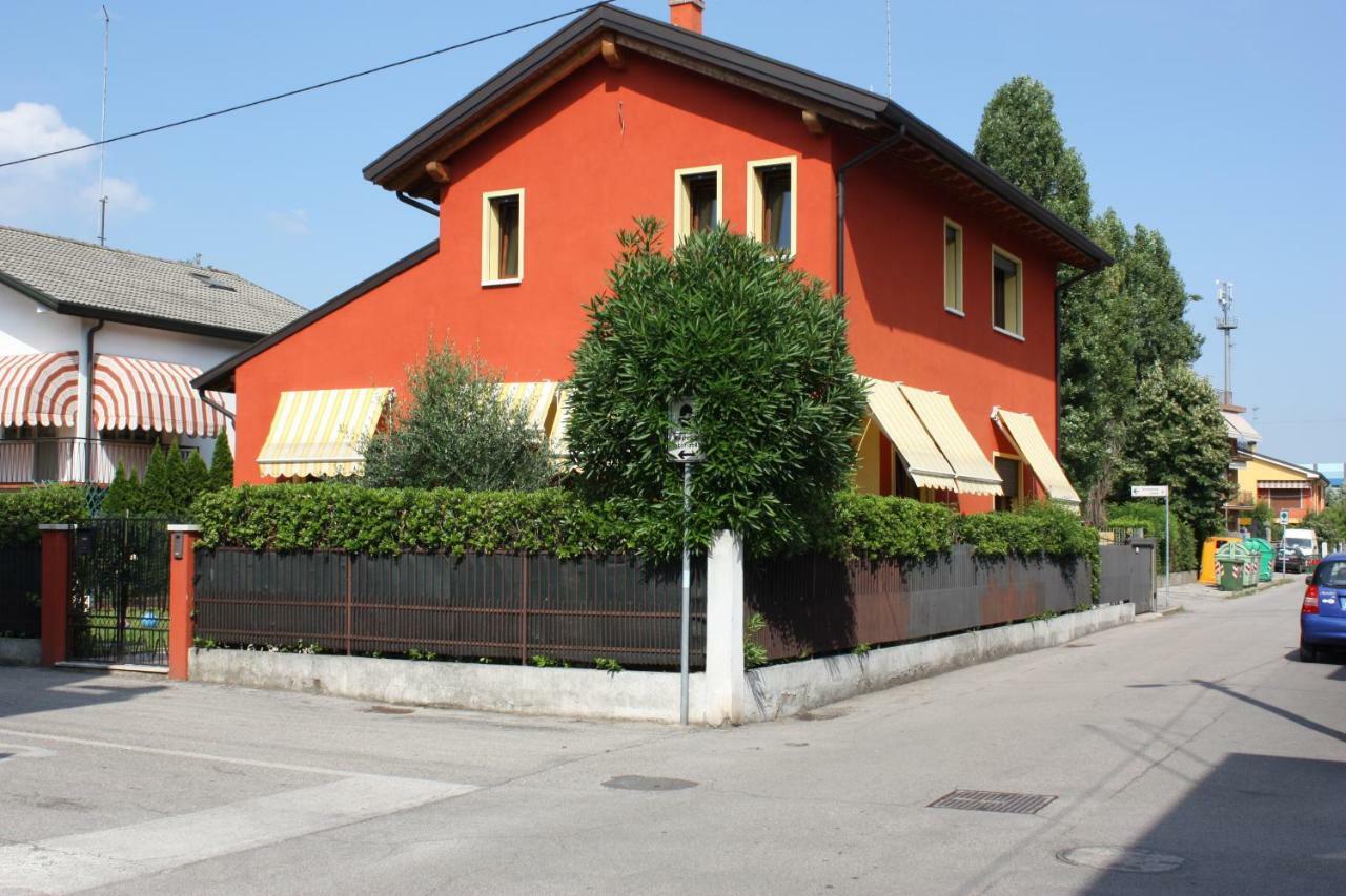 Tagliamento 28 Bed & Breakfast Mestre Bagian luar foto
