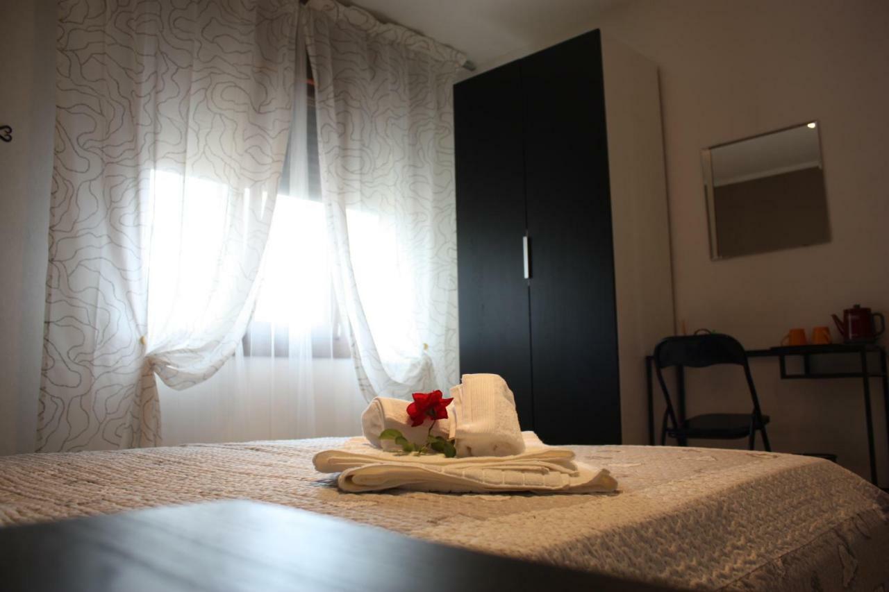 Tagliamento 28 Bed & Breakfast Mestre Bagian luar foto