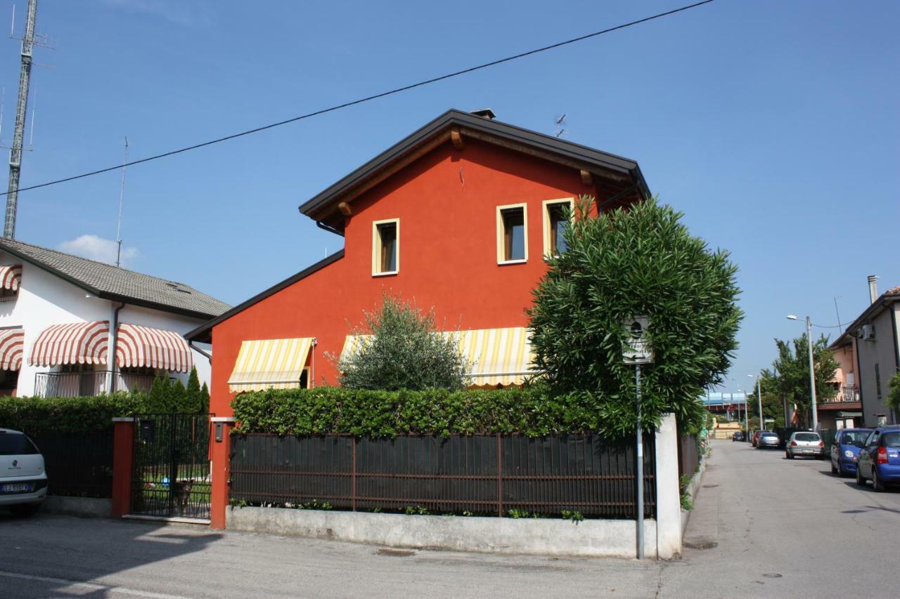 Tagliamento 28 Bed & Breakfast Mestre Bagian luar foto