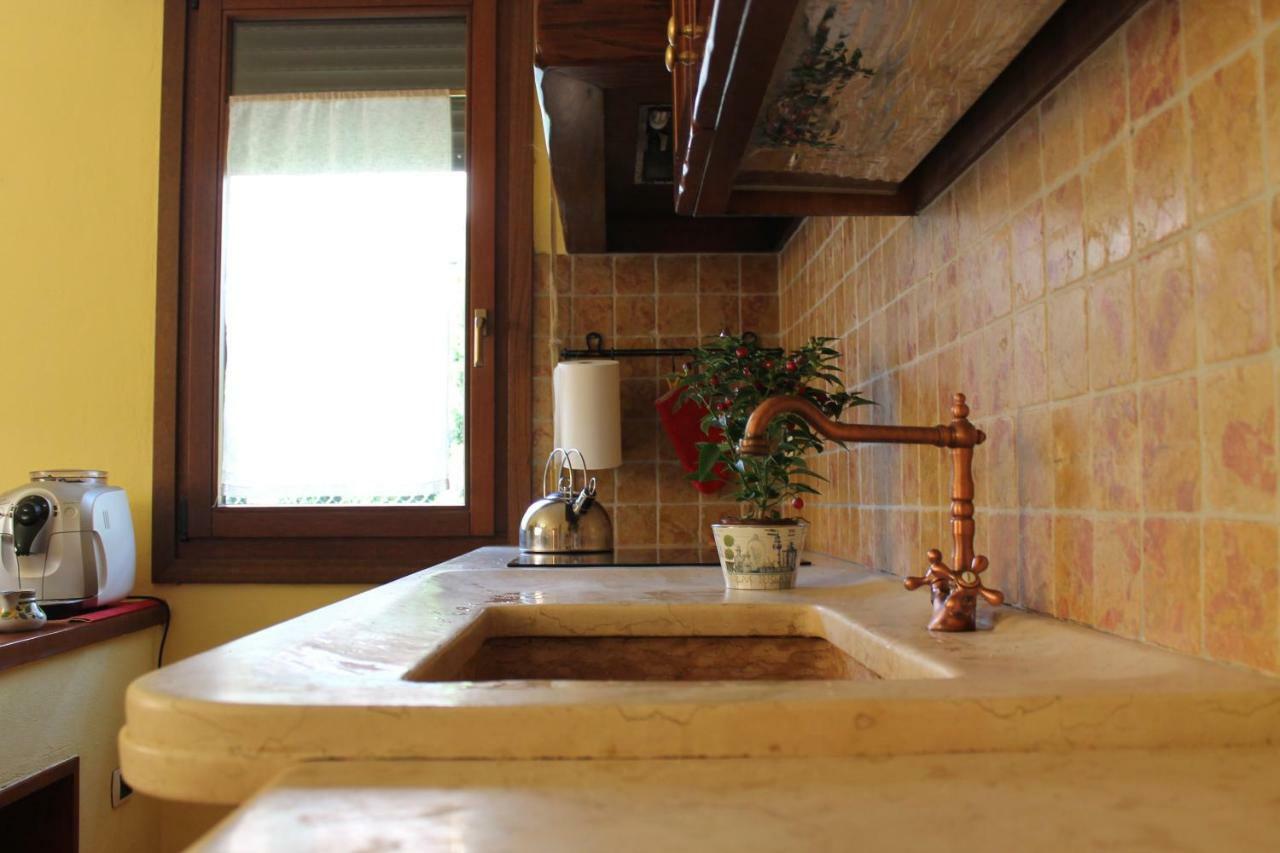 Tagliamento 28 Bed & Breakfast Mestre Bagian luar foto