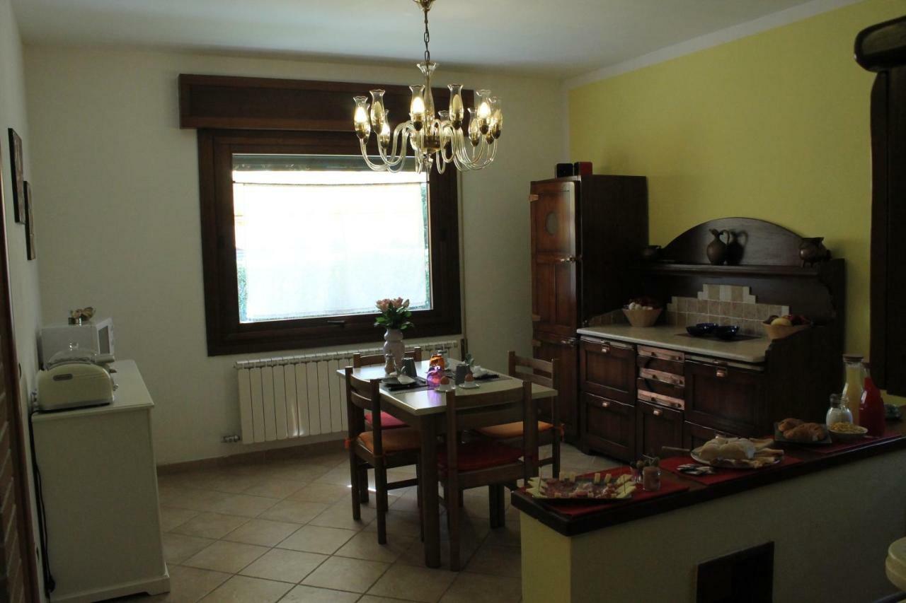 Tagliamento 28 Bed & Breakfast Mestre Bagian luar foto
