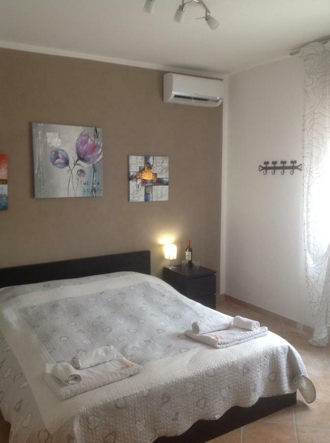 Tagliamento 28 Bed & Breakfast Mestre Bagian luar foto